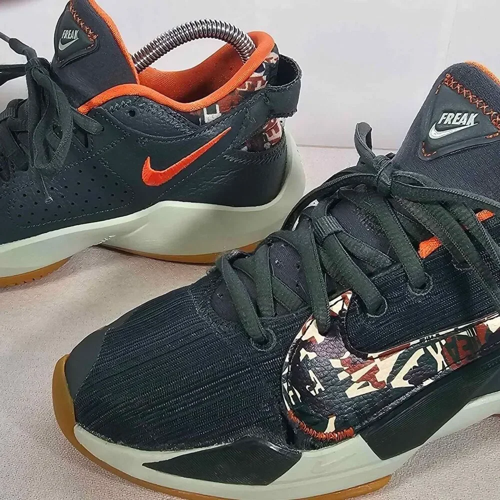 Nike boy zoom